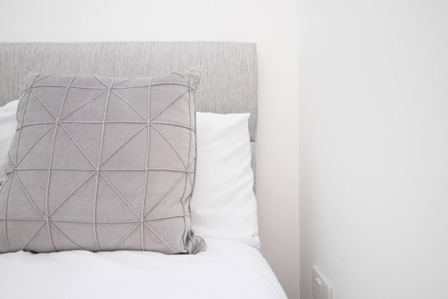 Modern Guesthouse, Fast Wi-Fi, Street Free Parking, Central, Fully Equipped Cardiff Esterno foto