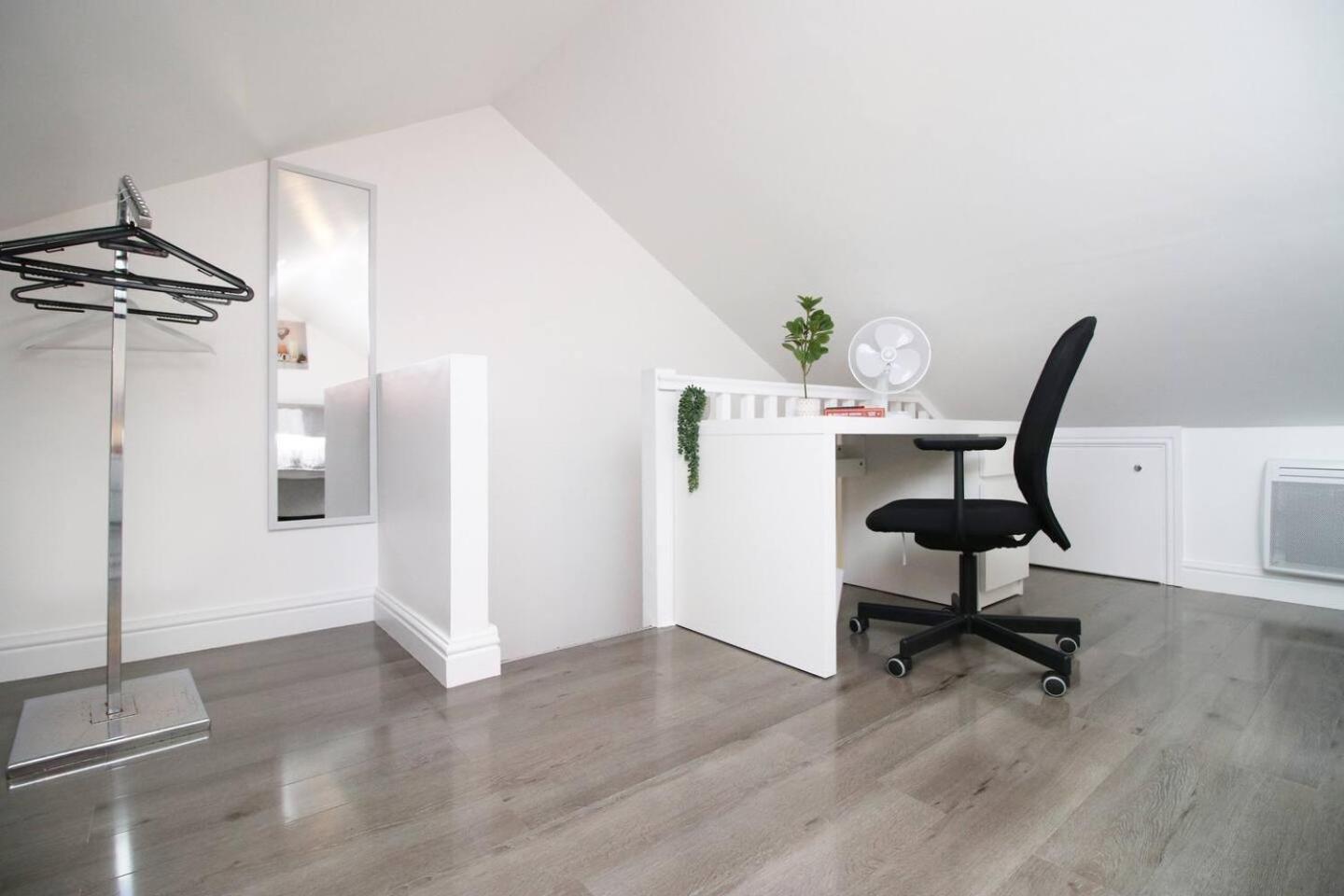 Modern Guesthouse, Fast Wi-Fi, Street Free Parking, Central, Fully Equipped Cardiff Esterno foto