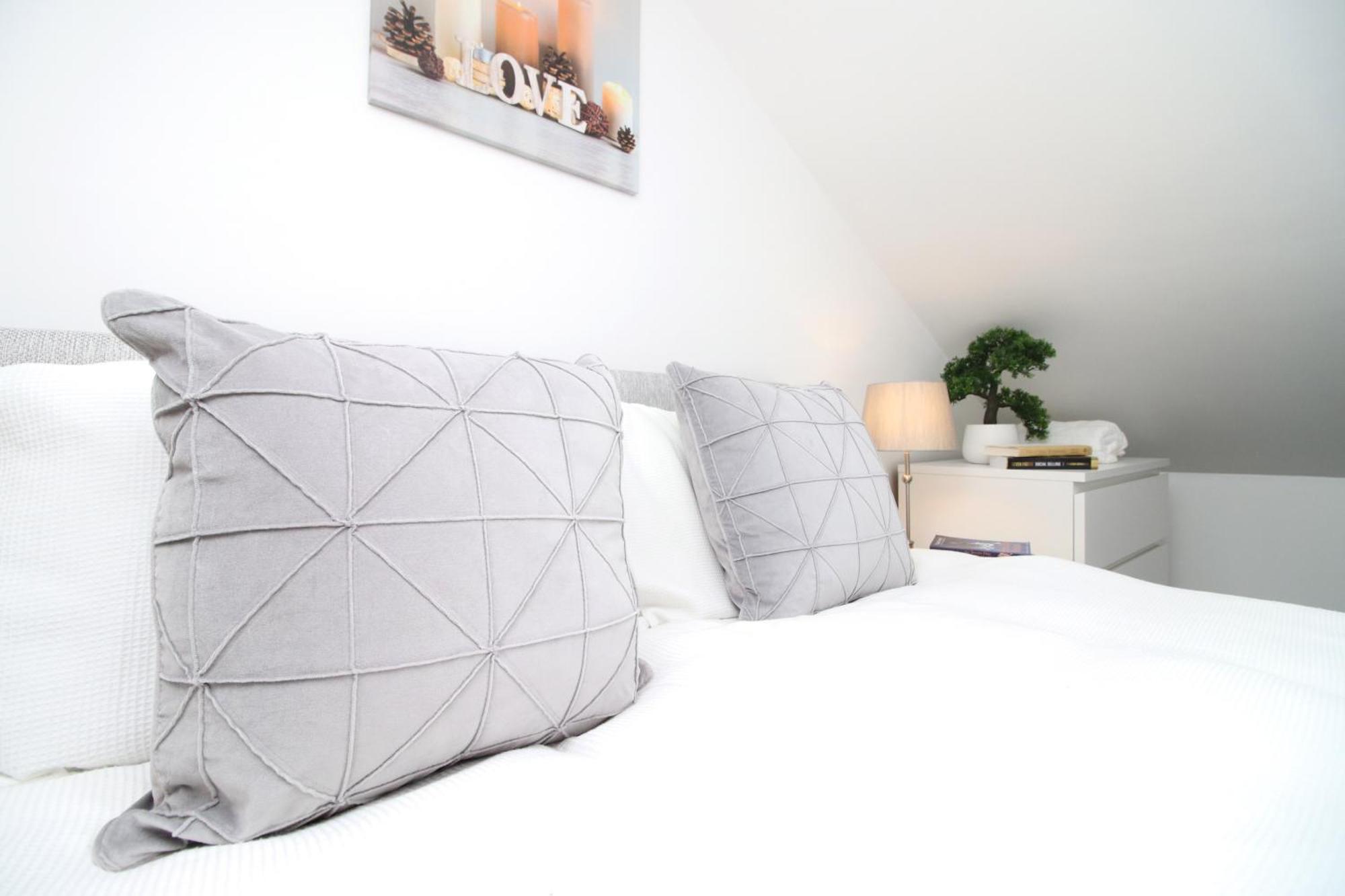Modern Guesthouse, Fast Wi-Fi, Street Free Parking, Central, Fully Equipped Cardiff Esterno foto
