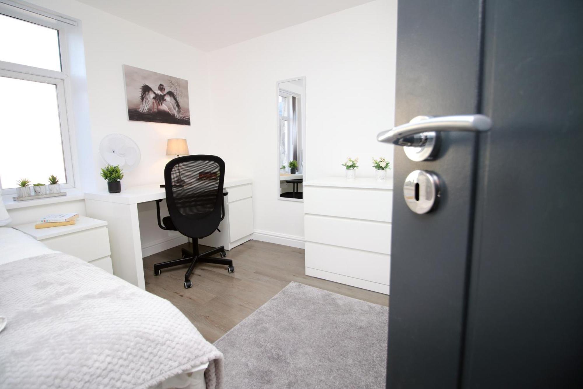 Modern Guesthouse, Fast Wi-Fi, Street Free Parking, Central, Fully Equipped Cardiff Esterno foto