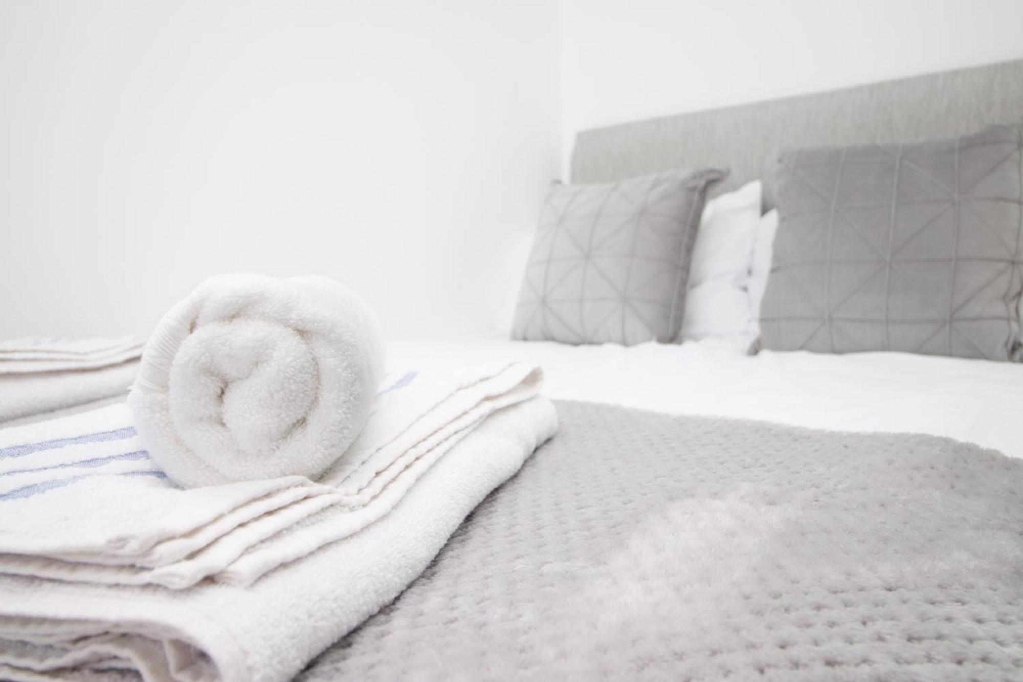 Modern Guesthouse, Fast Wi-Fi, Street Free Parking, Central, Fully Equipped Cardiff Esterno foto