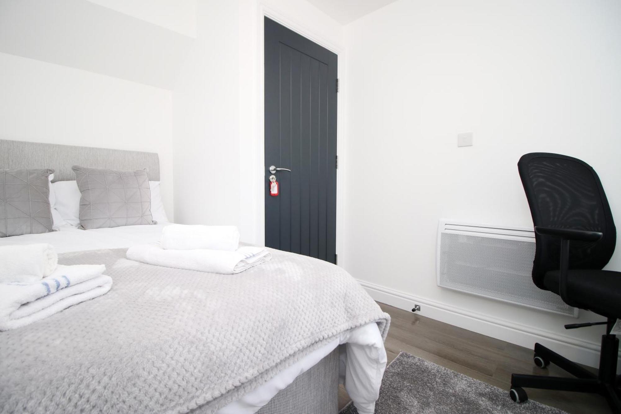 Modern Guesthouse, Fast Wi-Fi, Street Free Parking, Central, Fully Equipped Cardiff Esterno foto