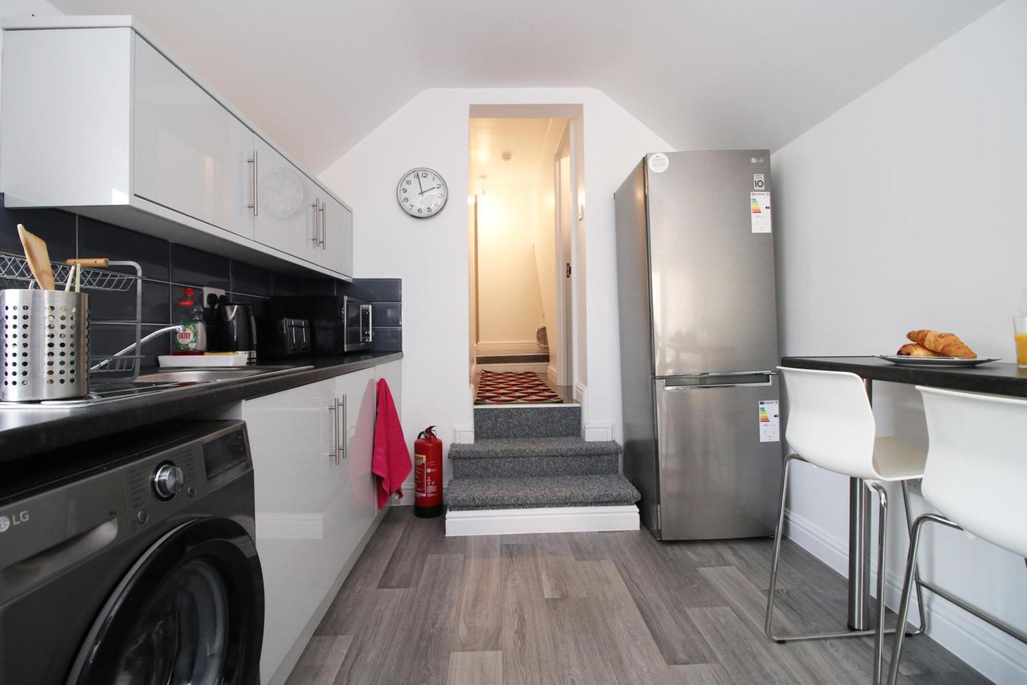 Modern Guesthouse, Fast Wi-Fi, Street Free Parking, Central, Fully Equipped Cardiff Esterno foto