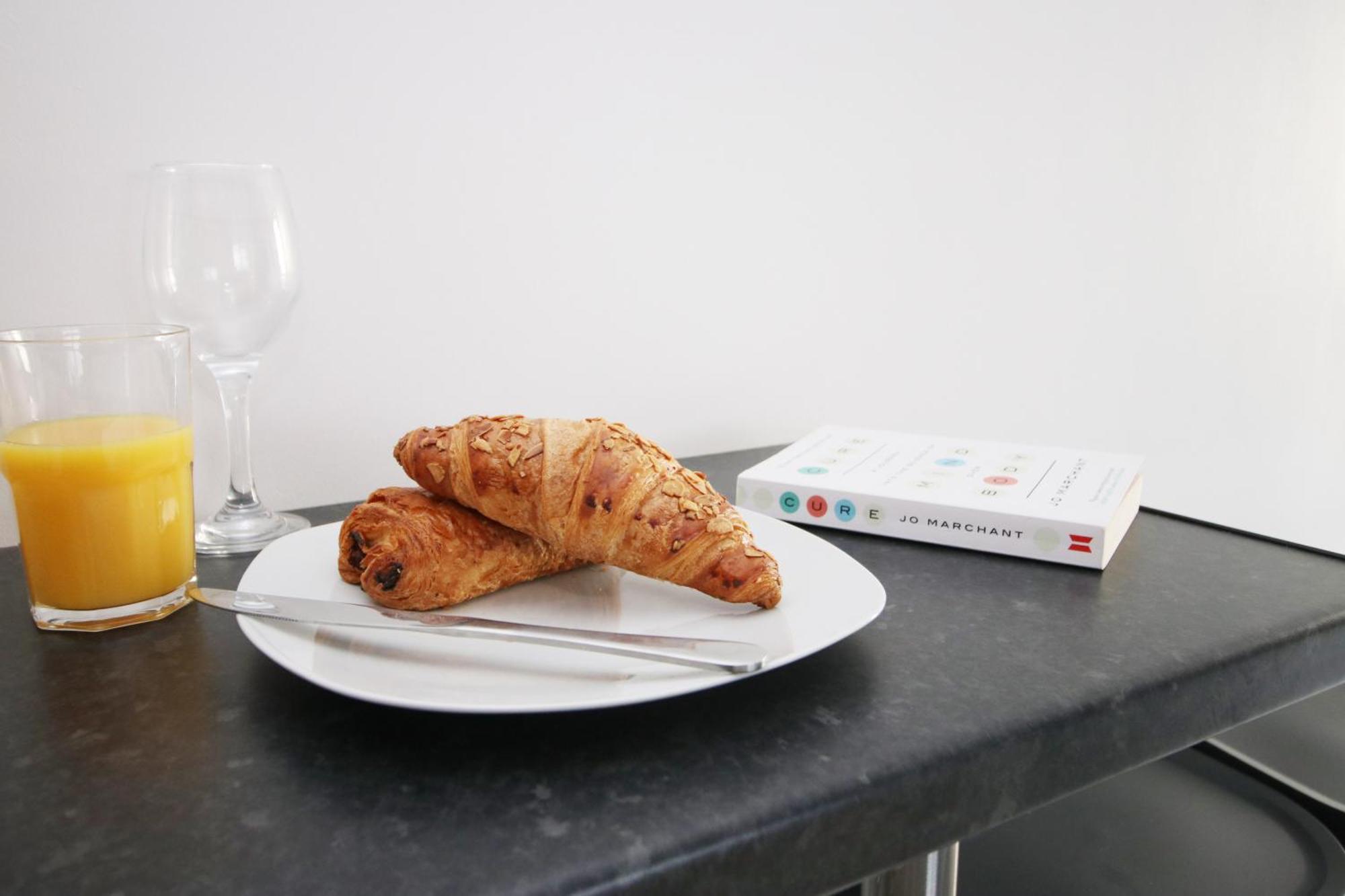 Modern Guesthouse, Fast Wi-Fi, Street Free Parking, Central, Fully Equipped Cardiff Esterno foto