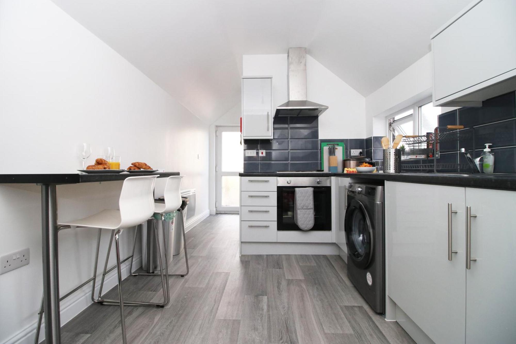Modern Guesthouse, Fast Wi-Fi, Street Free Parking, Central, Fully Equipped Cardiff Esterno foto