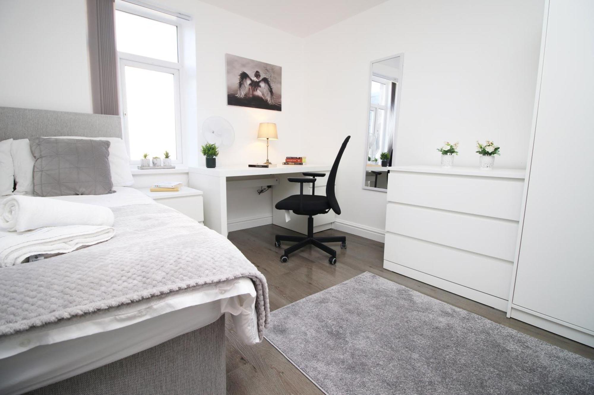 Modern Guesthouse, Fast Wi-Fi, Street Free Parking, Central, Fully Equipped Cardiff Esterno foto