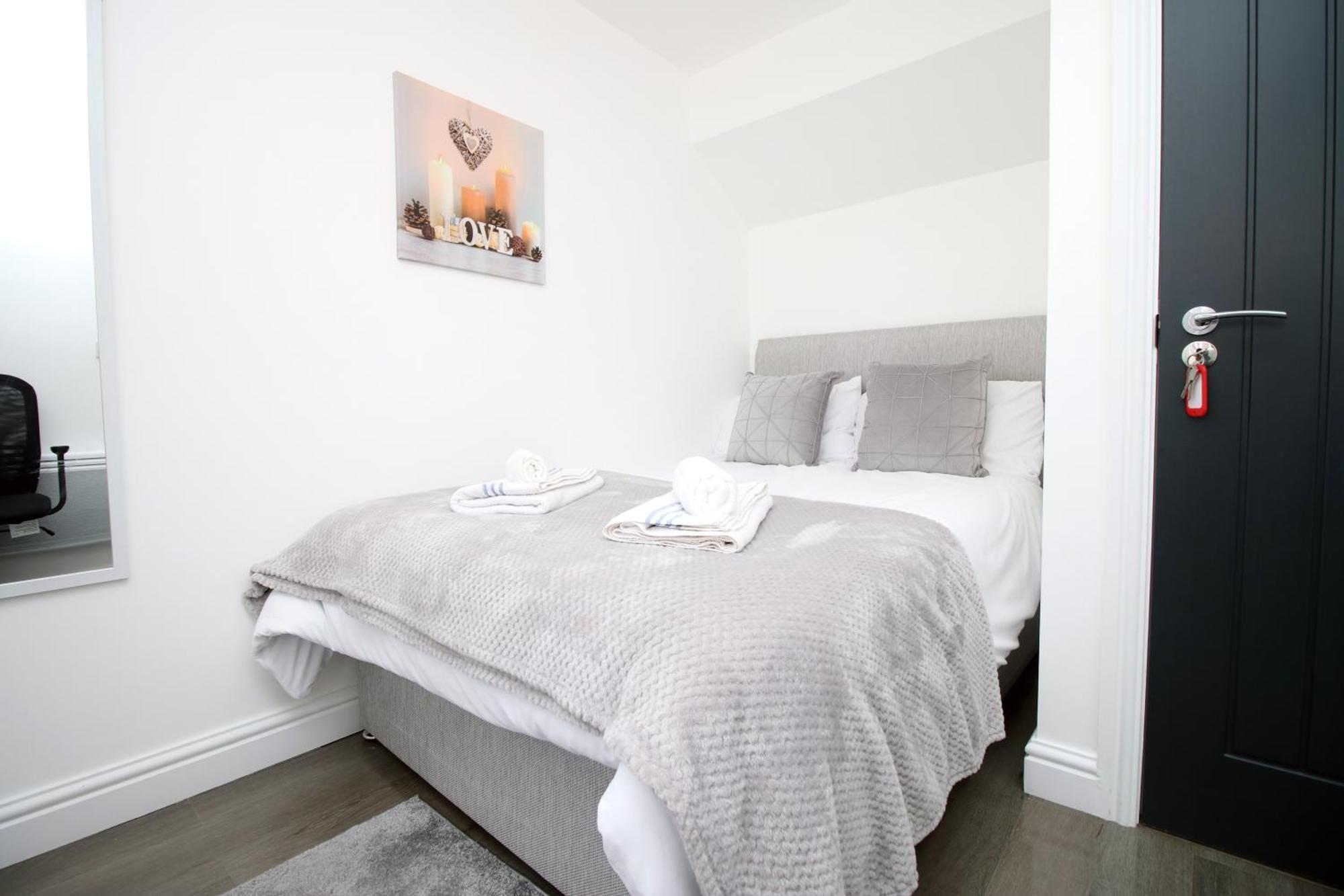 Modern Guesthouse, Fast Wi-Fi, Street Free Parking, Central, Fully Equipped Cardiff Esterno foto